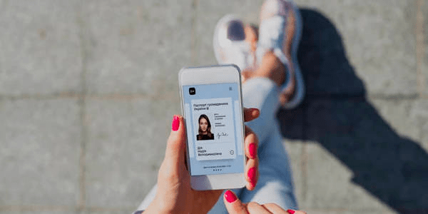 Цифрові паспорти прирівняють до паперових: Рада підтримала законопроєкт Цифрові паспорти прирівняють до паперових: Рада підтримала законопроєкт