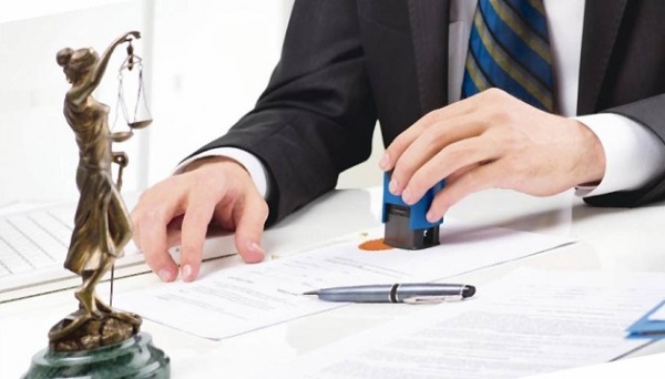 Незаконні дії приватного нотаріуса заблокували виплати ФСС Незаконні дії приватного нотаріуса заблокували виплати ФСС