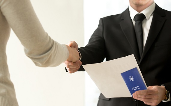 ФОП-роботодавець помер: хто вносить запис у трудову про звільнення працівника ФОП-роботодавець помер: хто вносить запис у трудову про звільнення працівника