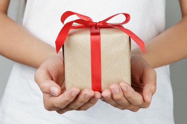 Безкоштовні товари працівнику від підприємства: що з оподаткуванням Безкоштовні товари працівнику від підприємства: що з оподаткуванням