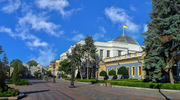 Змінять правила видачі дозволів на розміщення зовнішньої реклами верховна рада