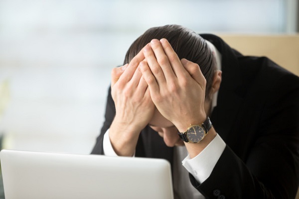 Арештовані рахунки не привід затримувати виплату зарплати: рішення суду звільнення