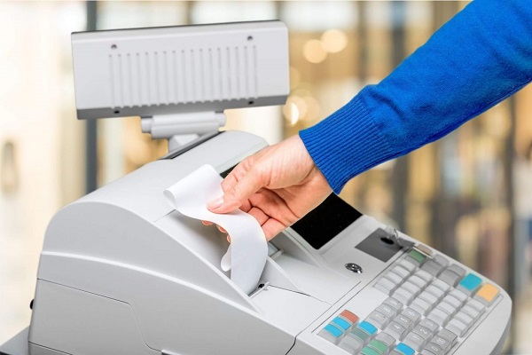 Чи проводити через касу розрахунки корпоративною карткою каса