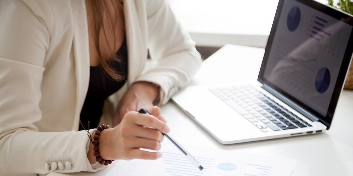 Затвердять порядок проведення пломбування місць можливого доступу до спирту на акцизних складах