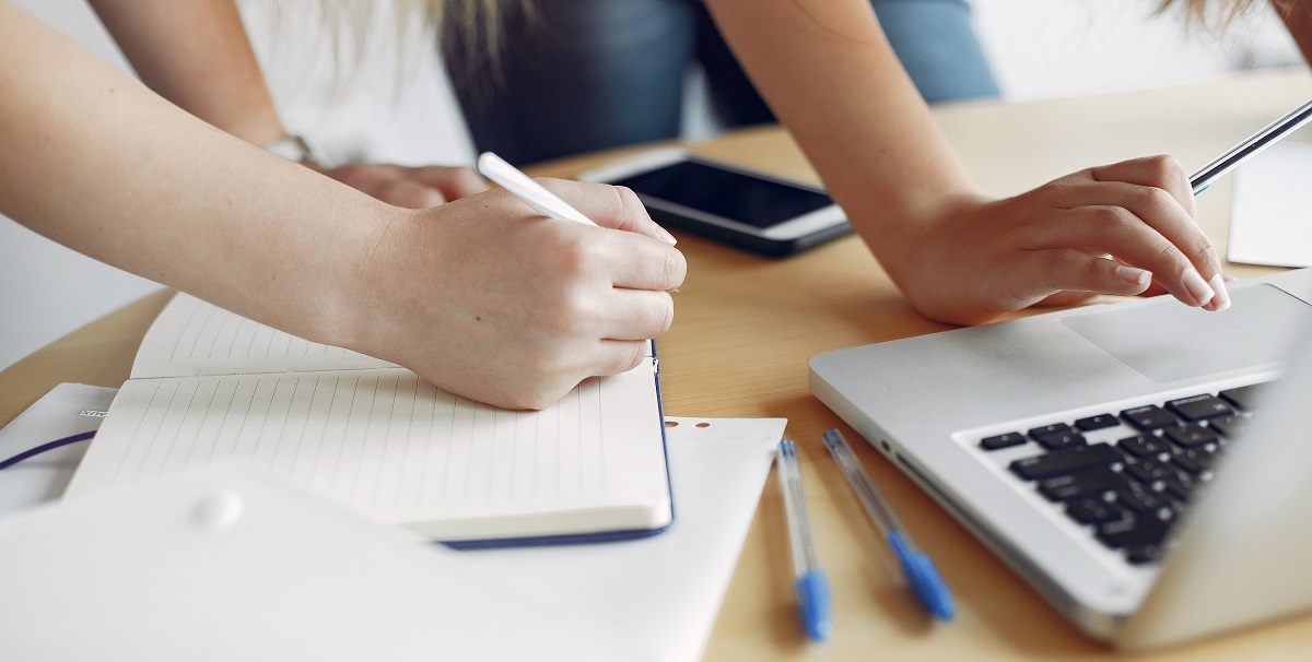 Чи повідомляти ДПС про прийняття учня на виробничу практику