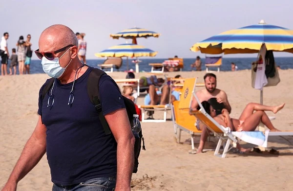 Covid-19: чи потрібна маска на пляжі Covid-19: чи потрібна маска на пляжі