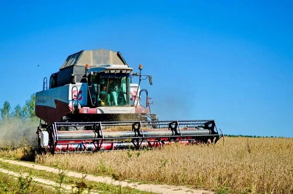 Сільгоспник тримає пальне про запас: повинен отримати відповідну ліцензію Сільгоспник тримає пальне про запас: повинен отримати відповідну ліцензію