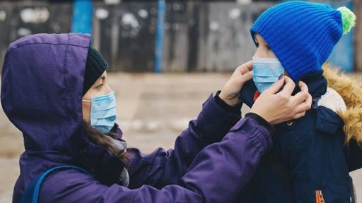 Президент підписав Закон про адмінштрафи за перебування у громадських закладах і транспорті без маски Президент підписав Закон про адмінштрафи за перебування у громадських закладах і транспорті без маски