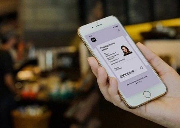 З 1 грудня цифровий паспорт у мобільному застосунку «Дія» діятиме в касі банку З 1 грудня цифровий паспорт у мобільному застосунку «Дія» діятиме в касі банку