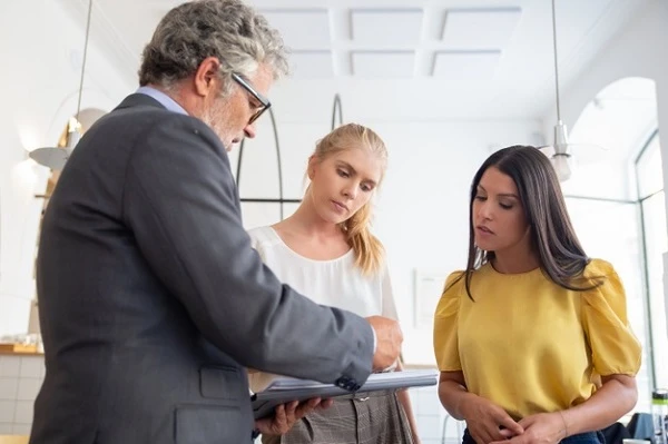 Допомога по вагітності та пологах: хто надає ФОПу довідку про суму сплаченого ЄСВ довідка про відсутність заборгованості зі сплати ЄСВ