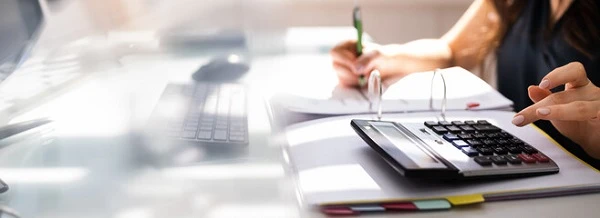 Чи оплатять лікарняний під час відсторонення від роботи