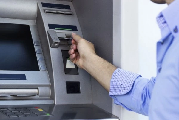 Нацбанк послабив та уточнив низку валютних обмежень Нацбанк послабив та уточнив низку валютних обмежень