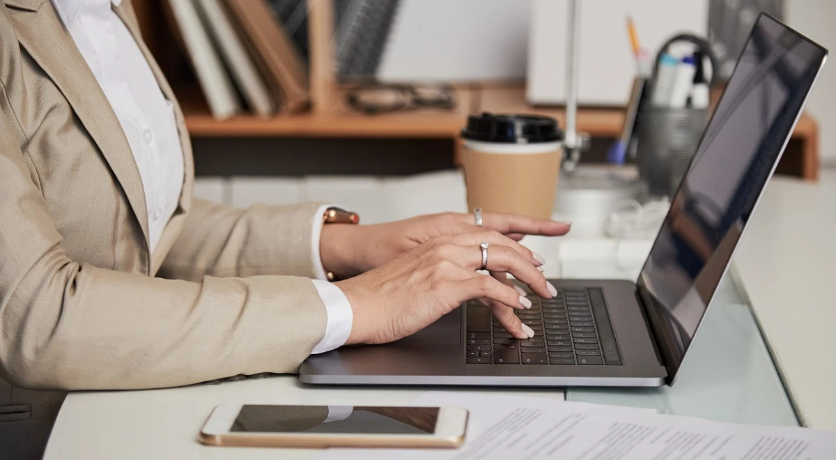 Чи подавати юрособі уточнюючий Розрахунок у разі повернення авансу при розірванні договору з ФОП