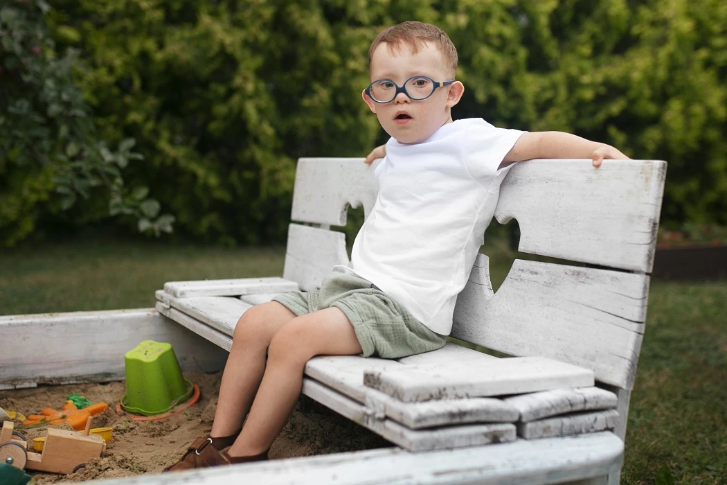 Розлучена жінка виховує дитину з інвалідністю: чи має право батько дитини на додаткову відпустку