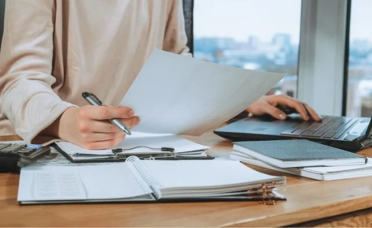 Чи складати зведені податкові накладні при безперервному постачанні послуг неплатникам ПДВ