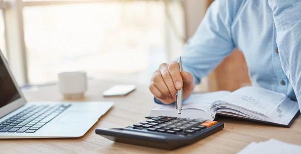 Які операції виконує бухгалтер після виплати заробітної плати касиром