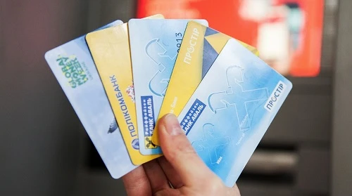 Працівник витратив кошти з корпоративної карти на особисті потреби: які наслідки Працівник витратив кошти з корпоративної карти на особисті потреби: які наслідки