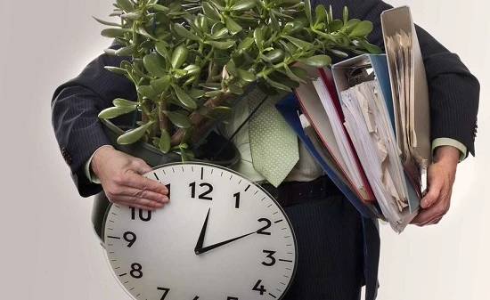 Закінчився строк дії контракту працівника, який на лікарняному: чи можна його звільнити Закінчився строк дії контракту працівника, який на лікарняному: чи можна його звільнити